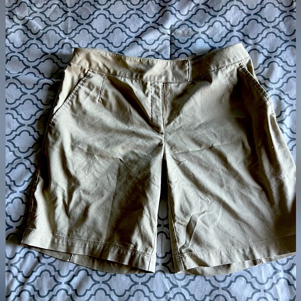 Nike golf shorts in beige